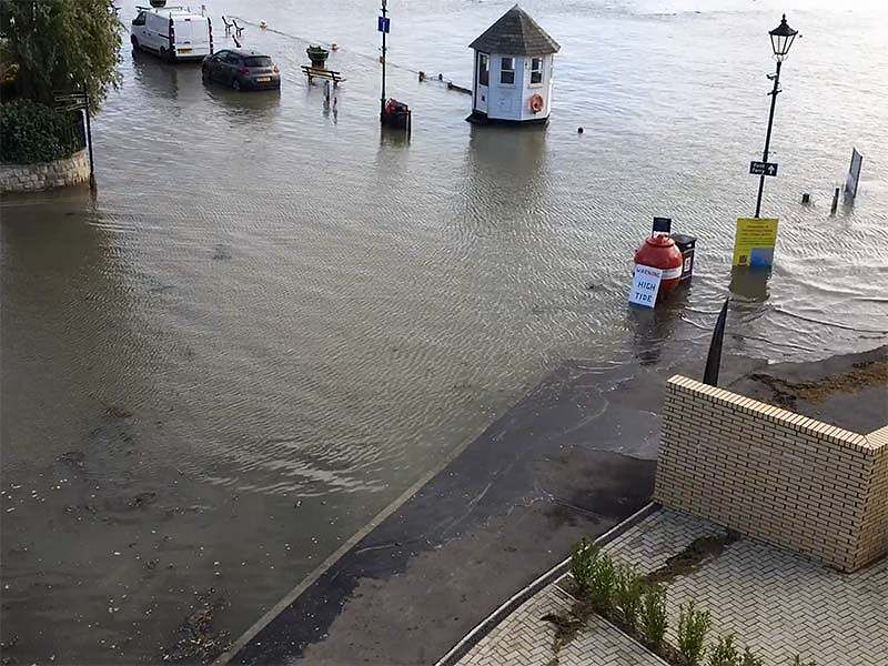 high tide at brightlingsea