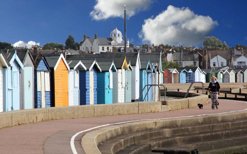 brightlingsea beach huts