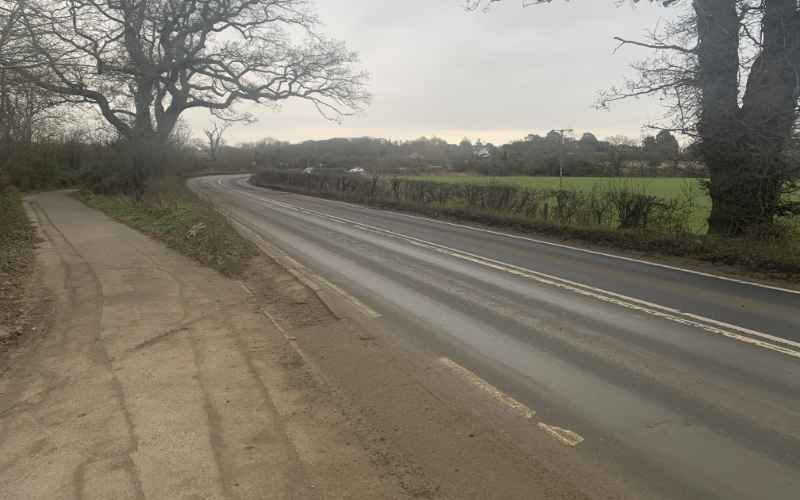 Illustrating Mud creates dangerous conditions for drivers on B10127 on Brightlingsea Info