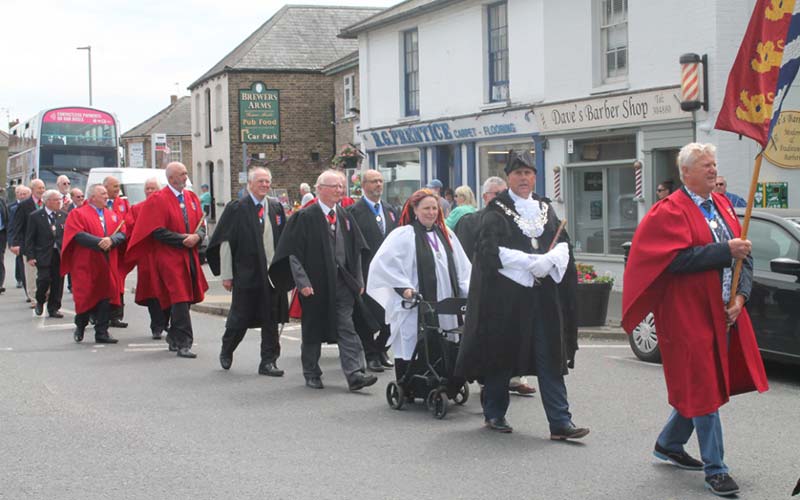 Illustrating Cinque Port Liberty of Brightlingsea to welcome mayor of Sandwich on Brightlingsea Info