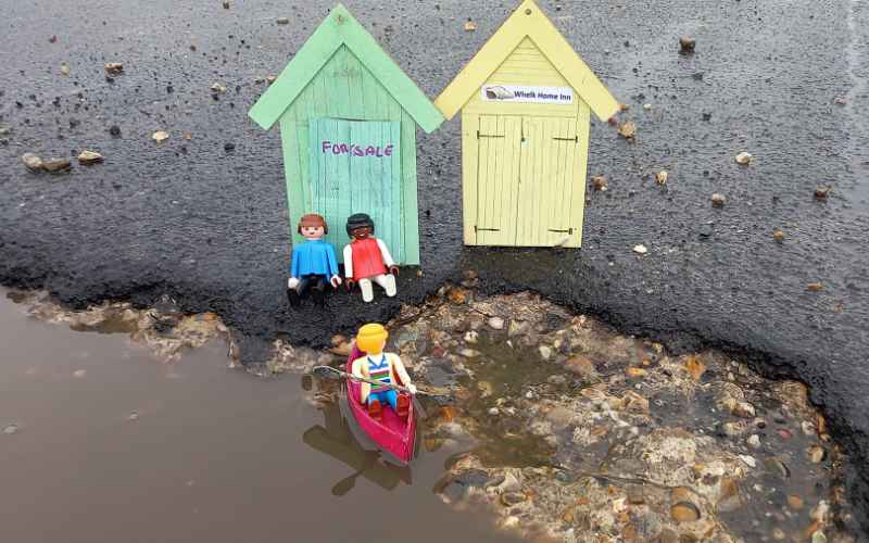 Illustrating Brightlingsea pothole pictures raise awareness – and a chuckle on Brightlingsea Info
