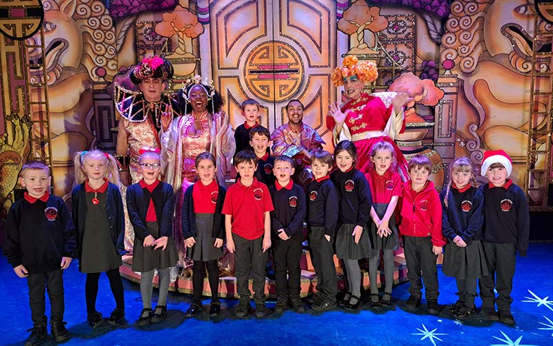 Illustrating Oh yes they can! Primary school pupils get to the panto – thanks to Brightlingsea WinterFest on Brightlingsea Info
