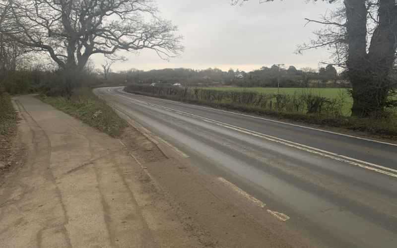 Illustrating Keep reporting mud on road, urges town council on Brightlingsea Info