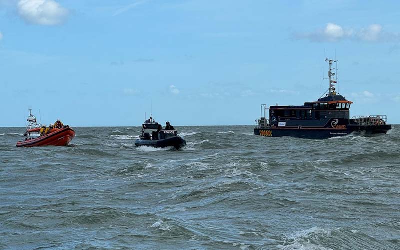 Illustrating Watch: Essex Police marine officers respond to stricken yacht off Clacton on Brightlingsea Info